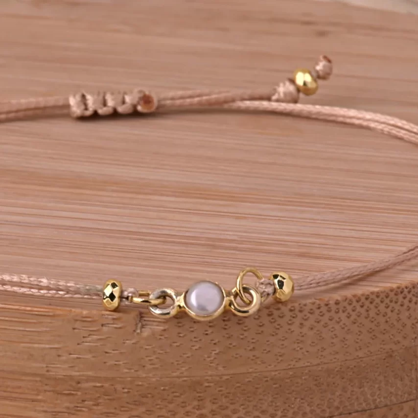 bransoletka minimalistyczna z perła w złotym okuciu