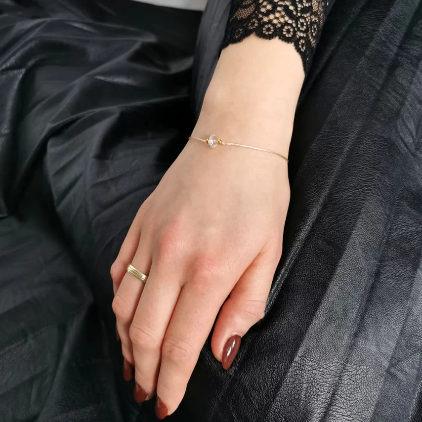 bransoletka minimalistyczna z kryształem złota